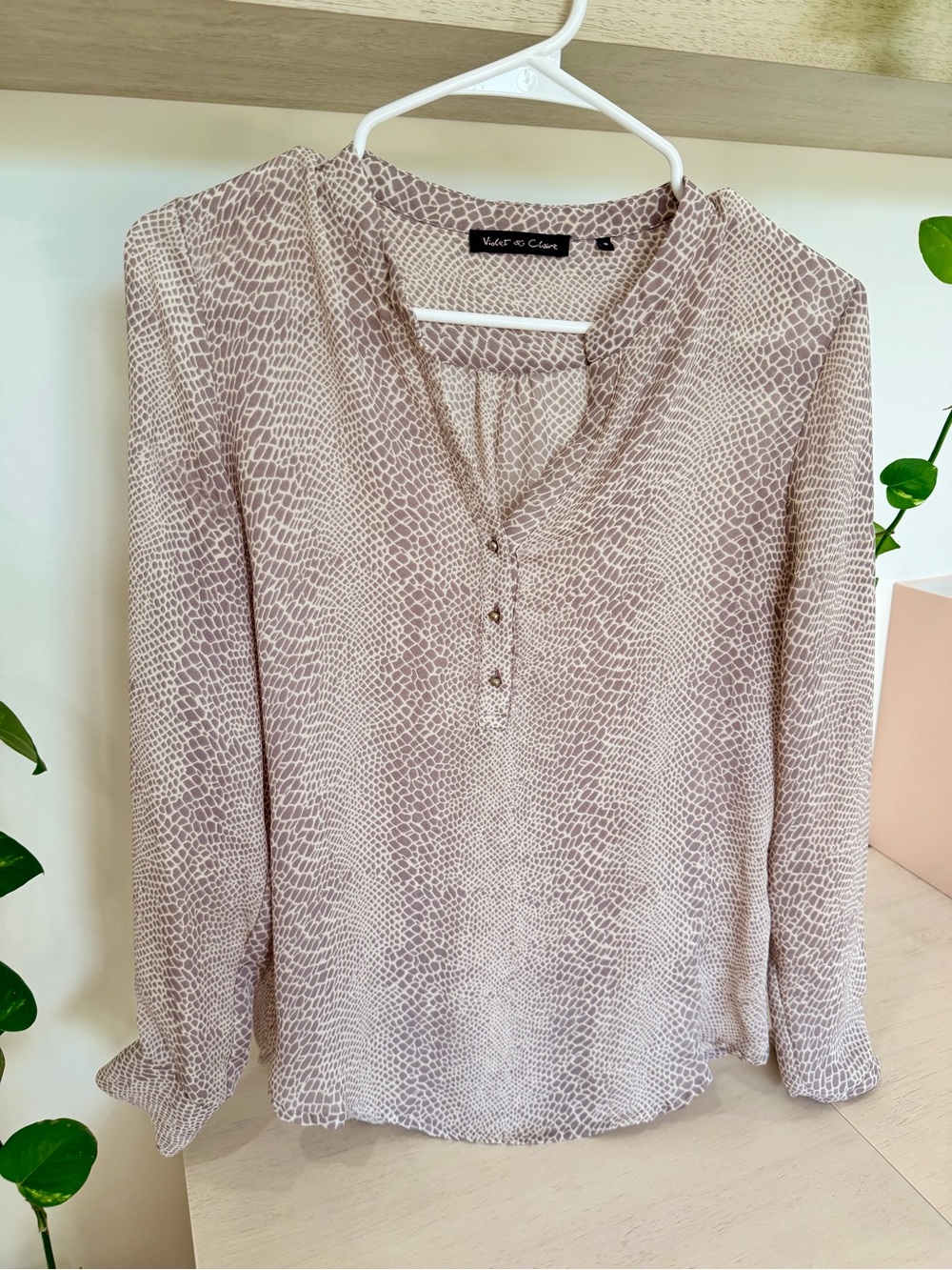 Violet & Claire Light Taupe Printed V-Neck Button Blouse